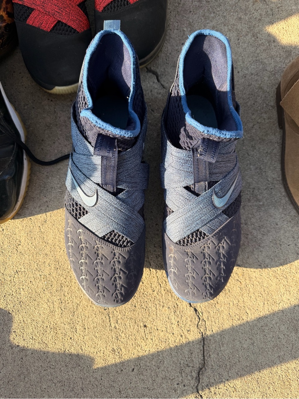 Nike Men's Navy and Light Blue Slip-On Training Sneakers